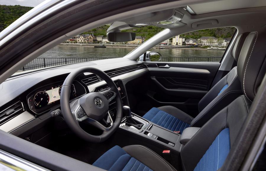 Интерьер Volkswagen Passat Highline (B8) 2019 года  (WW) (фото 14 из 34)